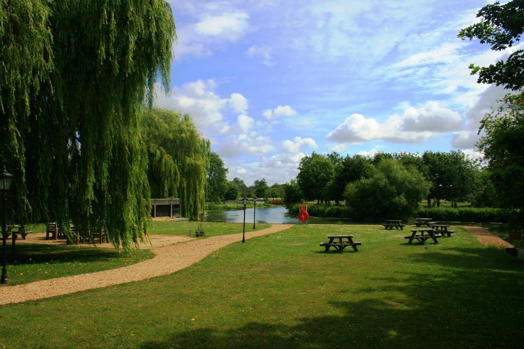 Queens Head Inn Nassington Экстерьер фото